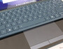 Новейшая модель Lenovo Yoga Book 9 14 весит даже меньше, чем младшая 13-дюймовая версия, при этом предлагая более крупный дисплей