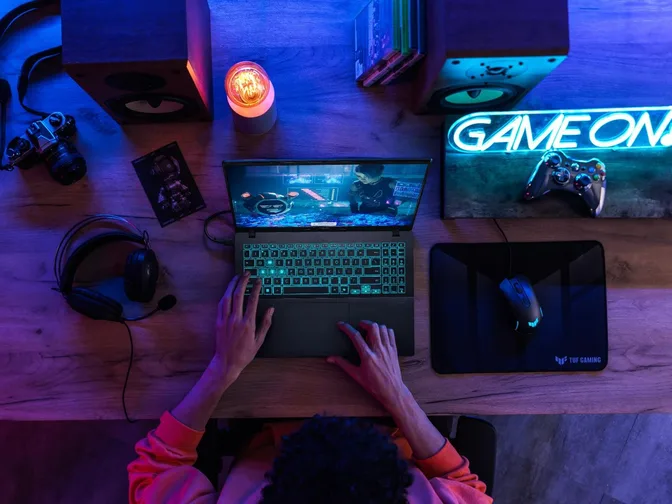 Asus V16: бюджетный игровой ноутбук с обновленным графическим процессором серии RTX 50