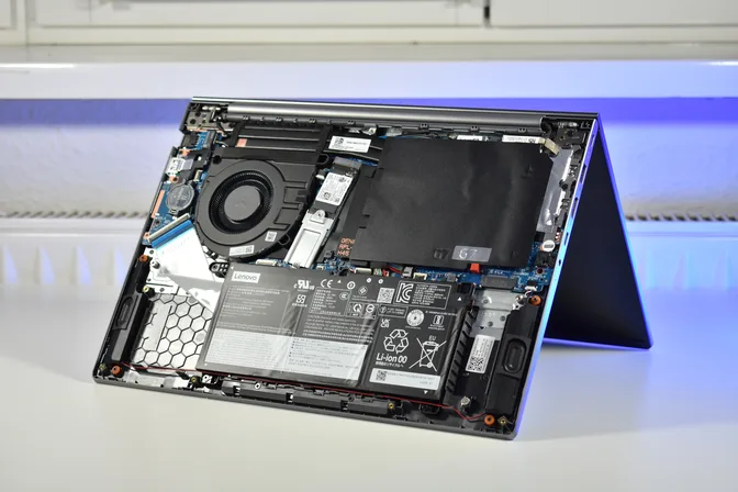 Этот ноутбук Lenovo ThinkBook - мечта о возможности модернизации - и он доступен по цене