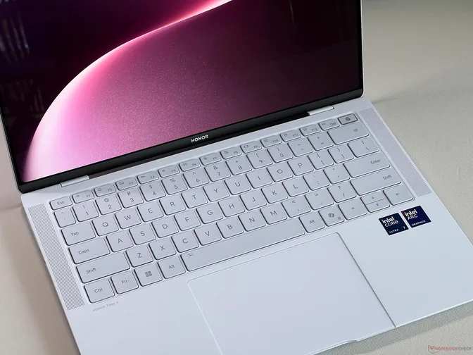 Honorновый MagicBook Art 14 2025 имеет лучшую клавиатуру, чем современные ThinkPad'ы