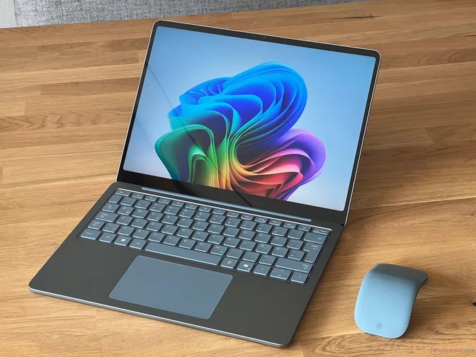 Кто должен это купить? Surface Laptop 13 от Microsoft хуже и так же дорог, как Surface Laptop 13.8