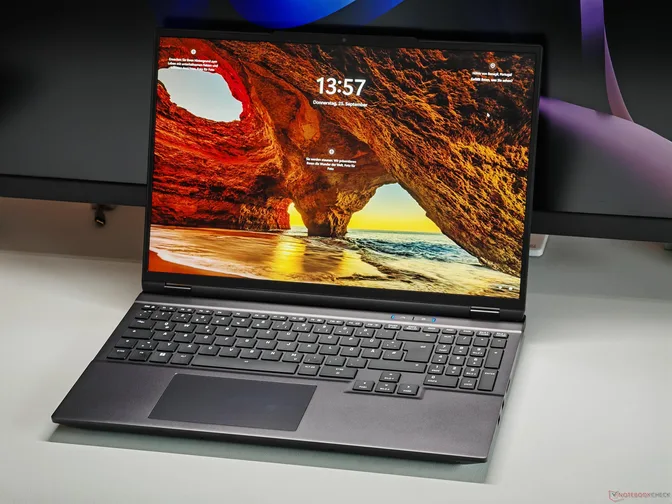 Кто предлагает лучший игровой ноутбук с RTX 5070 за 2 200 евро? - XMG Core 16 против Asus TUF Gaming A16