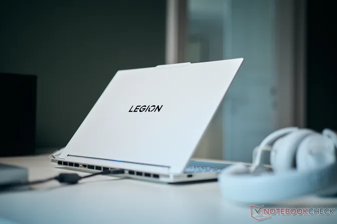 Lenovo Legion 7i 16 Gen 10 превосходит большинство других ультратонких ноутбуков с аналогичной графикой RTX 5060