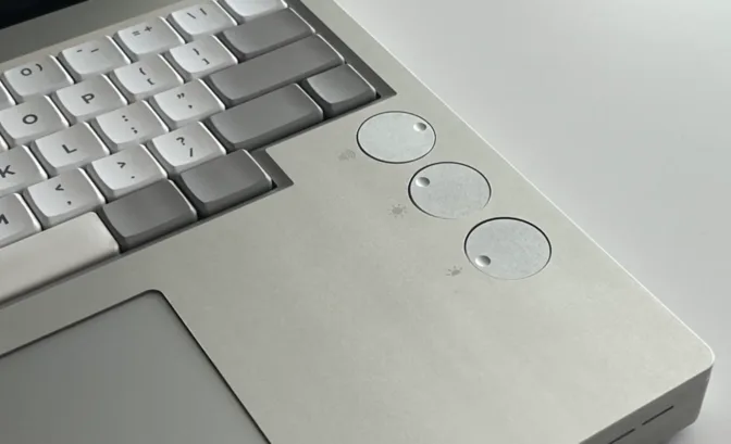 Моддер собирает ноутбук Framework Laptop с механической клавиатурой, и это полностью алюминиевый корпус прямо из 90-х