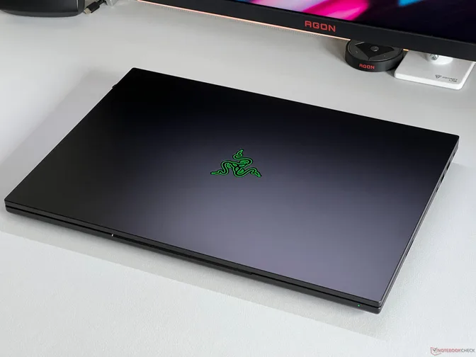 Новый Blade 18 от Razer на 1 кг легче, чем Alienware 18, но такой же быстрый и даже немного тише