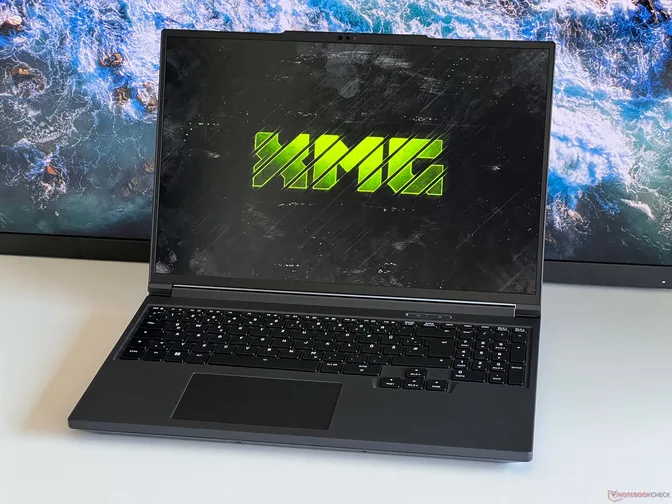 Производительность ноутбука RTX 4080 за деньги ноутбука RTX 4070 - XMG Pro 16 с новым ноутбуком 5070 Ti демонстрирует высокую производительность в нашем обзоре