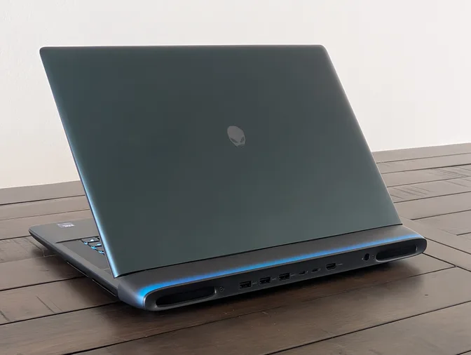 Размер по-прежнему имеет значение: Alienware 16 Area-51 с RTX 5080 превосходит Razer Blade 16 с RTX 5090
