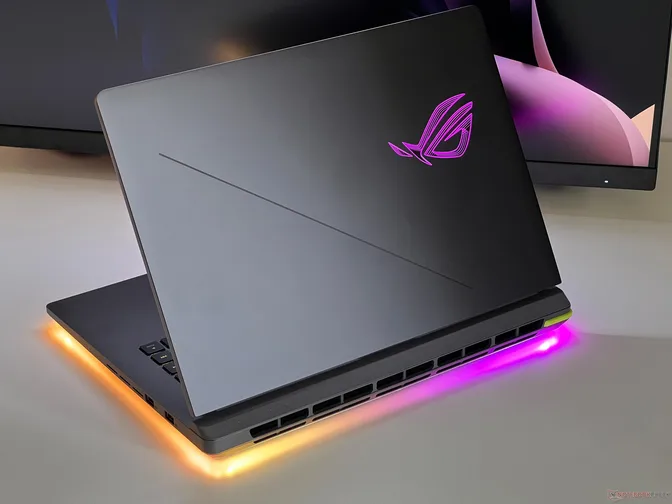 Вердикт по обзору Asus ROG Strix G16 2025: Хороший игровой ноутбук с RTX 5080, но более быстрый Ryzen 9 9955HX доступен только с RTX 5070 Ti